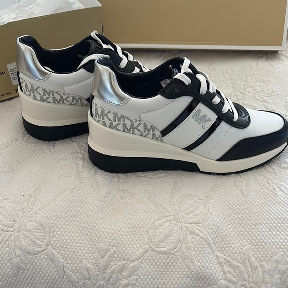 Michael Kors Monochrome Sneakers with Silver Detail - Picture 4 of 7